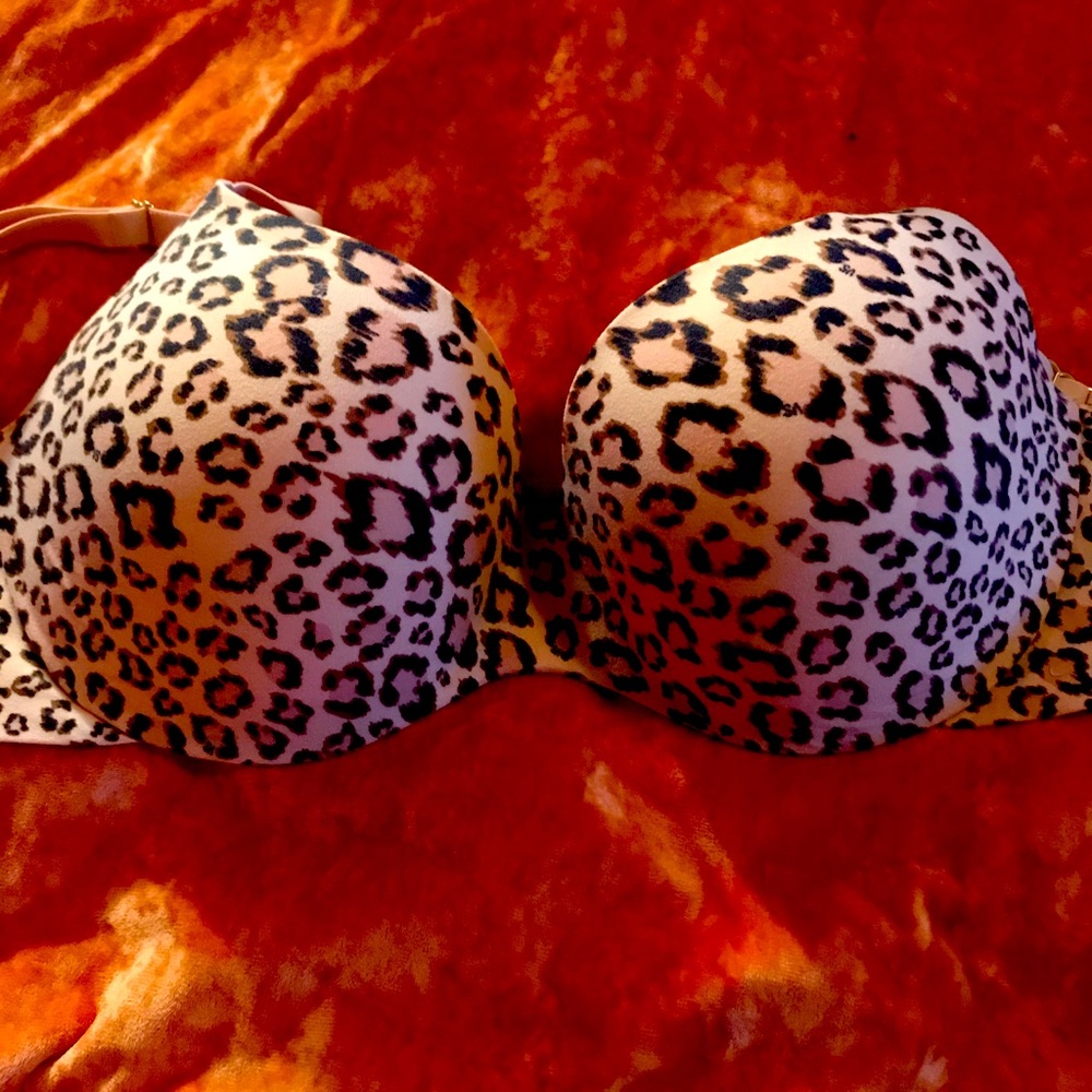 34DD Incredible by Victoria Secret Lined Demi.